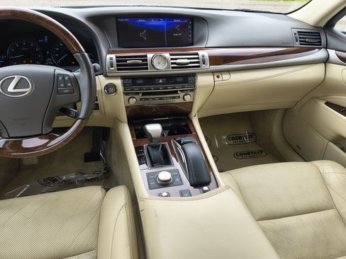 Used 2016 Lexus LS 460 w/ Comfort Package RWD image 15