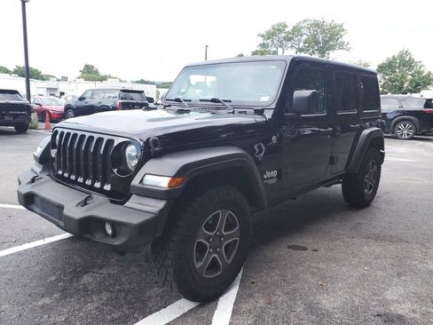 Used 2018 Jeep Wrangler Unlimited Sport S AWD/4WD image 3