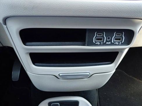 Used 2024 Chrysler Pacifica Touring-L FWD image 20