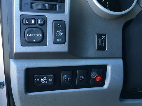 Used 2010 Toyota Tundra Limited AWD/4WD image 21