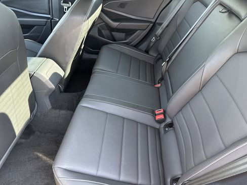 Used 2024 Volkswagen Jetta SE w/ Panoramic Sunroof Package image 6