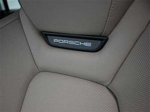Used 2025 Porsche Macan Electric image 12