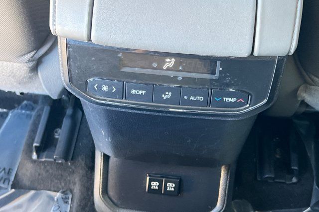 Used 2021 Toyota Highlander LE FWD image 14
