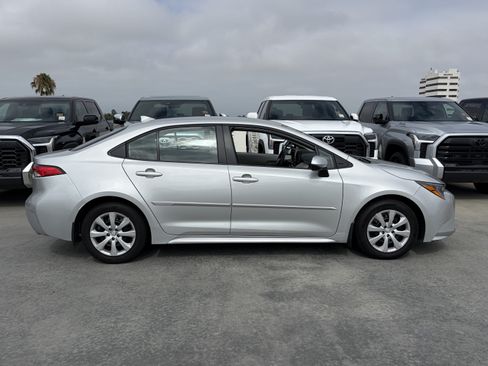 Used 2025 Toyota Corolla LE FWD image 2