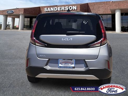 Used 2023 Kia Soul LX image 4