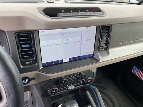 Used 2024 Ford Bronco Wildtrak image 16