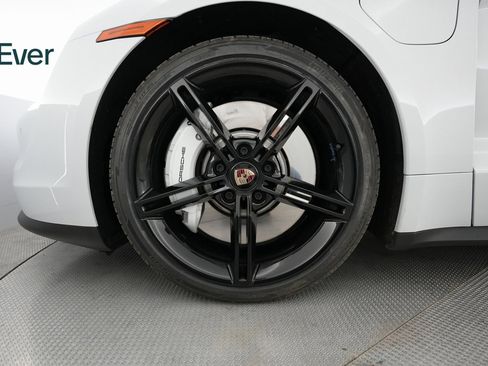 Used 2022 Porsche Taycan image 19