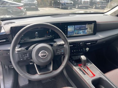 Used 2025 Nissan Kicks SR FWD image 14