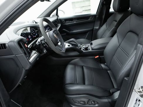 New 2026 Porsche Cayenne GTS image 16