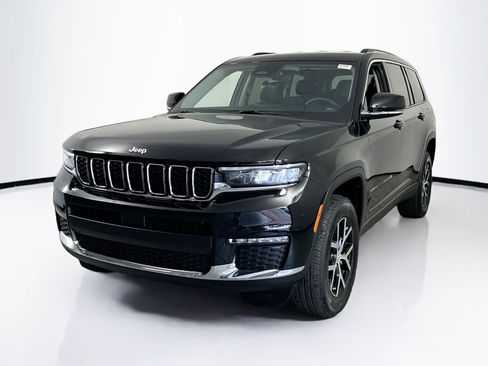 Used 2023 Jeep Grand Cherokee L Limited RWD image 1