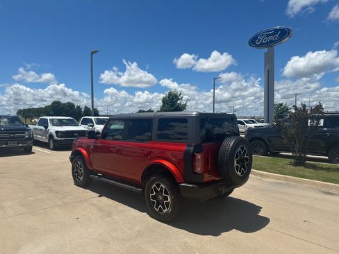 Used 2024 Ford Bronco Outer Banks AWD/4WD image 4