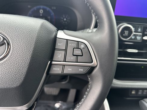 Certified 2025 Toyota Highlander XSE image 20