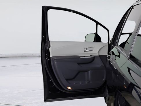 Used 2022 Toyota Sienna XLE image 15