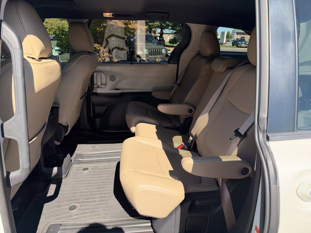 Used 2021 Toyota Sienna XLE FWD image 15