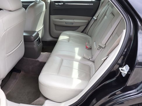 Used 2008 Chrysler 300 Touring RWD image 19