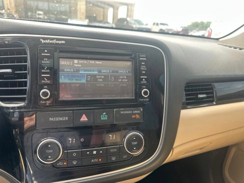 Used 2016 Mitsubishi Outlander GT AWD/4WD image 11