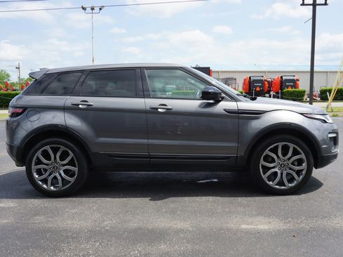 Used 2016 Land Rover Range Rover Evoque SE image 4