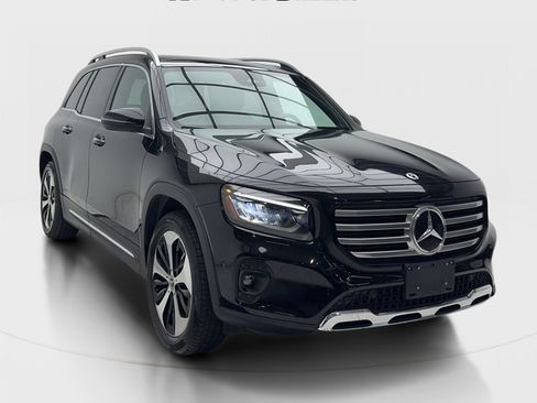 Used 2025 Mercedes-Benz GLB 250 4MATIC image 2