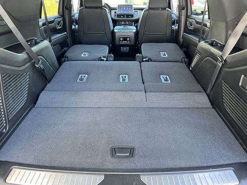 Used 2024 Chevrolet Tahoe RST w/ Luxury Package AWD/4WD image 21