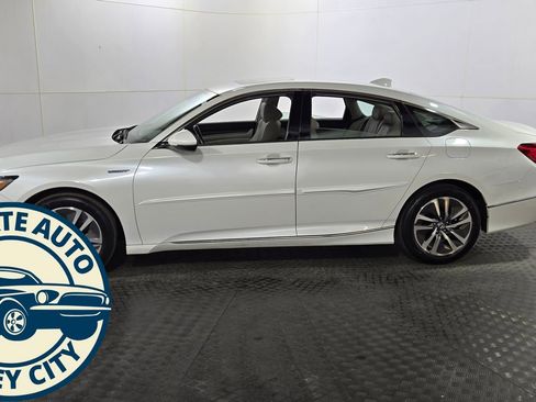 Used 2018 Honda Accord Touring image 6