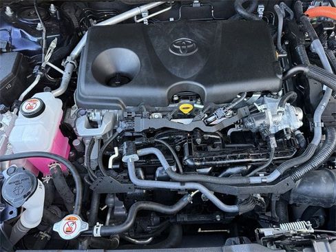 Used 2023 Toyota Venza LE image 32