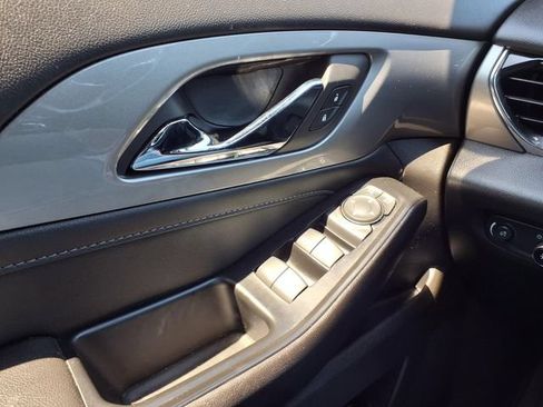 Used 2023 Chevrolet Traverse LT FWD image 21