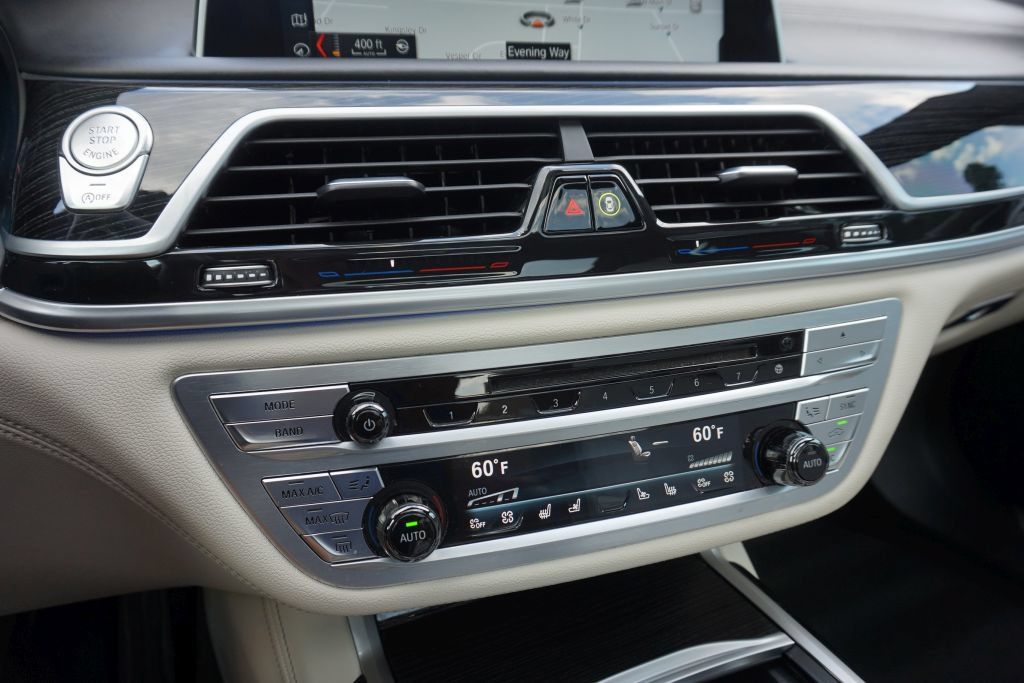 Used 2019 BMW 750i w/ Executive Package RWD image 48