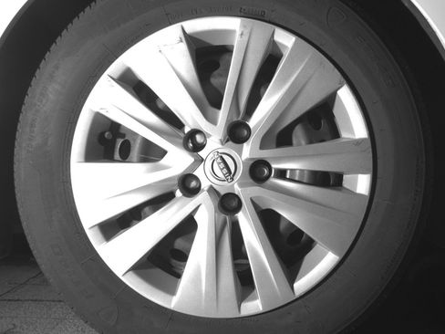 Used 2025 Nissan Sentra S image 12