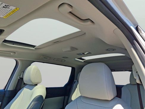 Used 2025 Kia Carnival SX Prestige FWD image 13