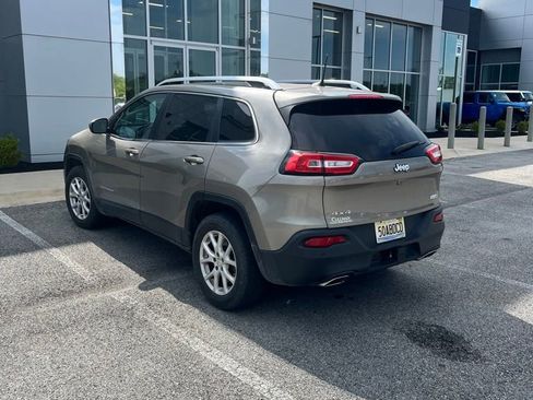 Used 2017 Jeep Cherokee Latitude w/ Comfort/Convenience Group AWD/4WD image 14