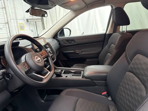 Used 2024 Nissan Pathfinder S FWD image 15