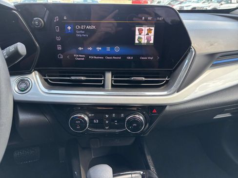 Used 2025 Chevrolet Trax LT FWD image 14