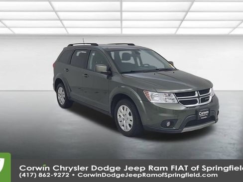 Used 2019 Dodge Journey SE image 3