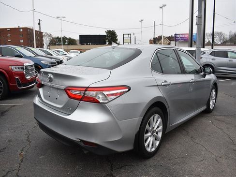 Used 2020 Toyota Camry LE image 7