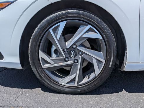 Certified 2024 Hyundai Elantra Limited image 22