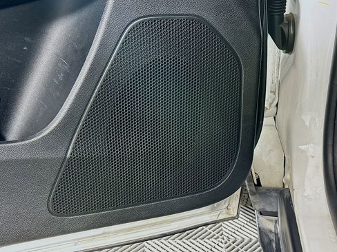 Used 2020 Jeep Cherokee Latitude Plus image 18