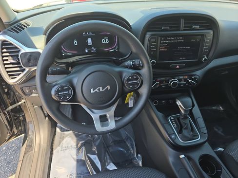 Used 2024 Kia Soul LX w/ Option Group 015 FWD image 18