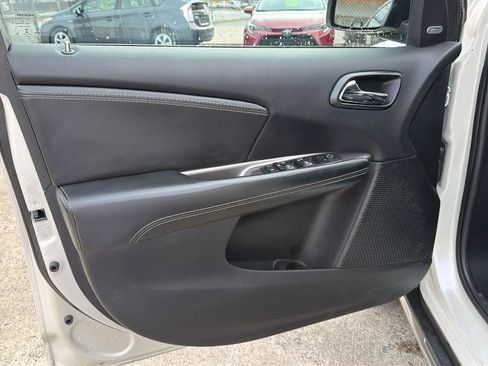 Used 2017 Dodge Journey Crossroad w/ Popular Equipment Group image 21