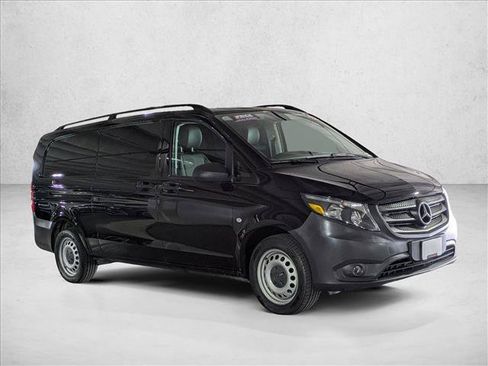 Used 2022 Mercedes-Benz Metris image 3