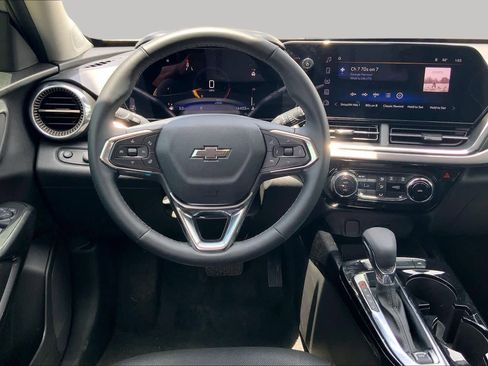 Used 2025 Chevrolet Trax ACTIV FWD image 6