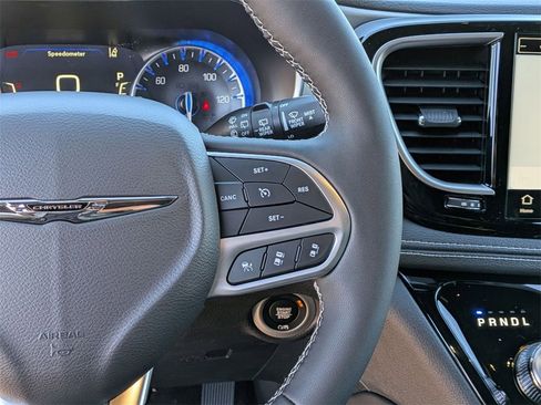 New 2026 Chrysler Pacifica Limited w/ Trailer Tow Group image 20