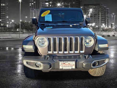 Used 2018 Jeep Wrangler Unlimited Sahara image 3