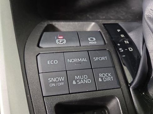 Used 2021 Toyota RAV4 XLE image 27