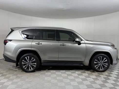 Used 2024 Lexus LX 600 4WD w/ Premium Package image 14