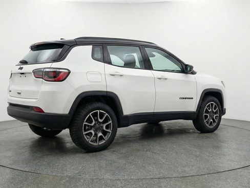 Used 2025 Jeep Compass Trailhawk AWD/4WD image 9