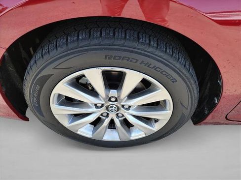 Used 2016 Toyota Camry XLE FWD image 9