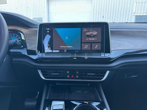 Used 2025 Volkswagen Atlas SE image 18