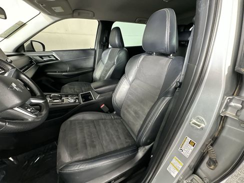Used 2023 Mitsubishi Outlander SE image 11