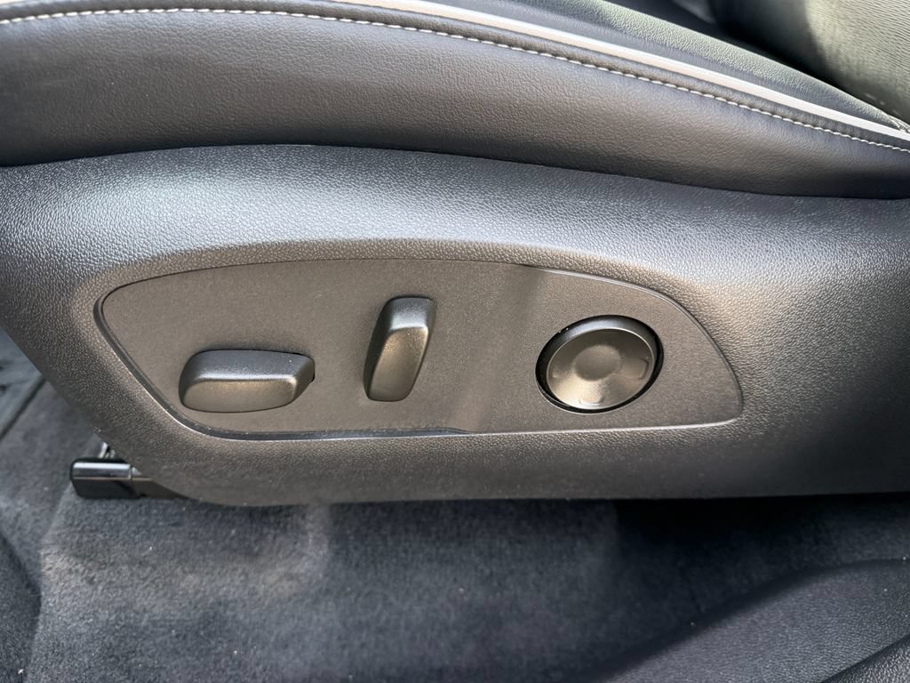 Used 2025 Buick Enclave Preferred AWD/4WD image 20