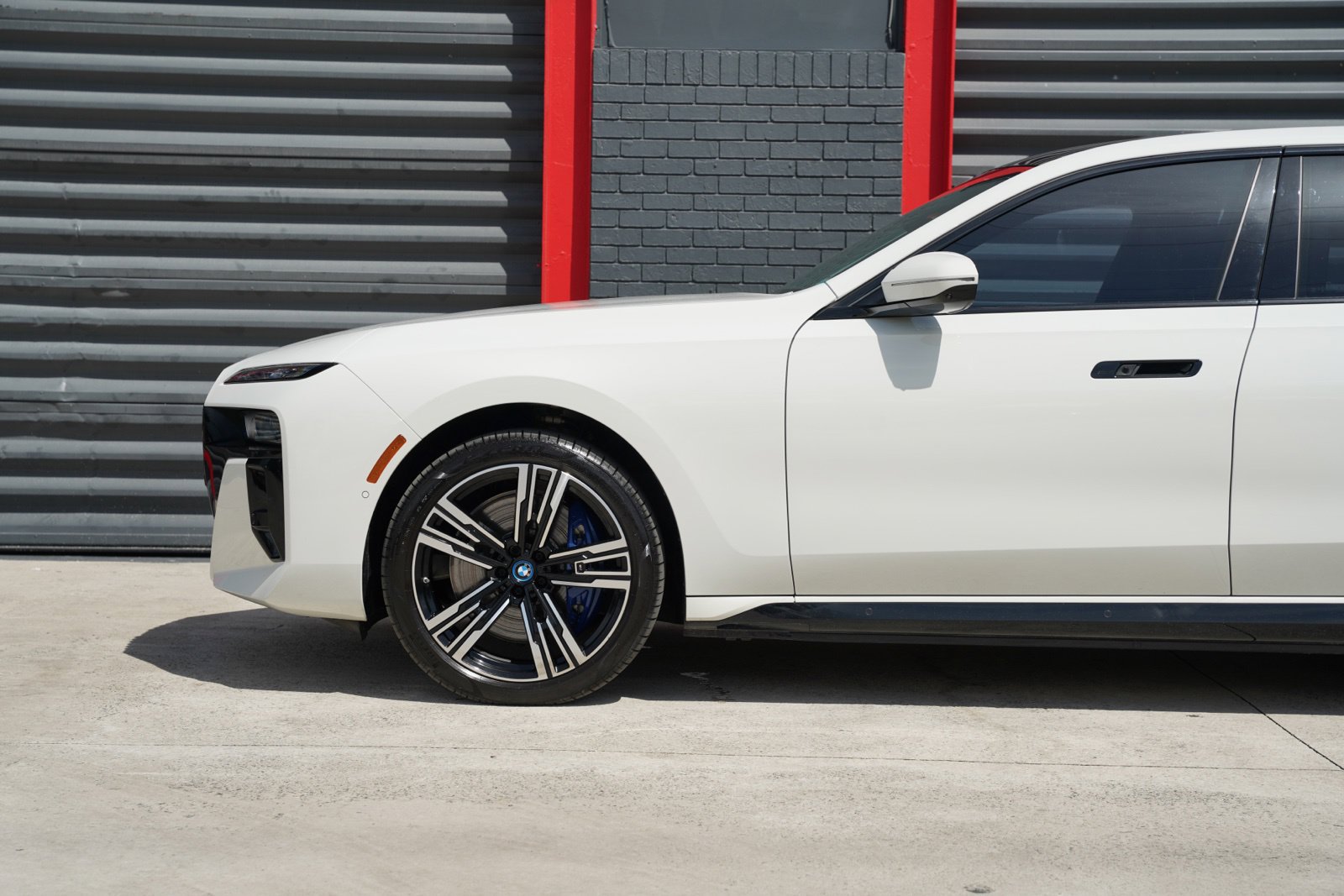 Used 2023 BMW i7 xDrive60 AWD/4WD image 6